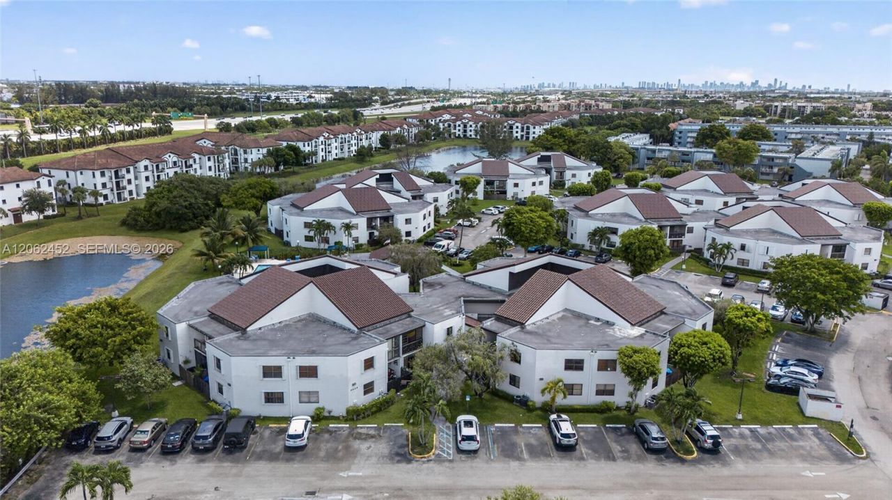 9429 Fontainebleau Blvd, Unit 201-33, Miami, FL 33172 Photo