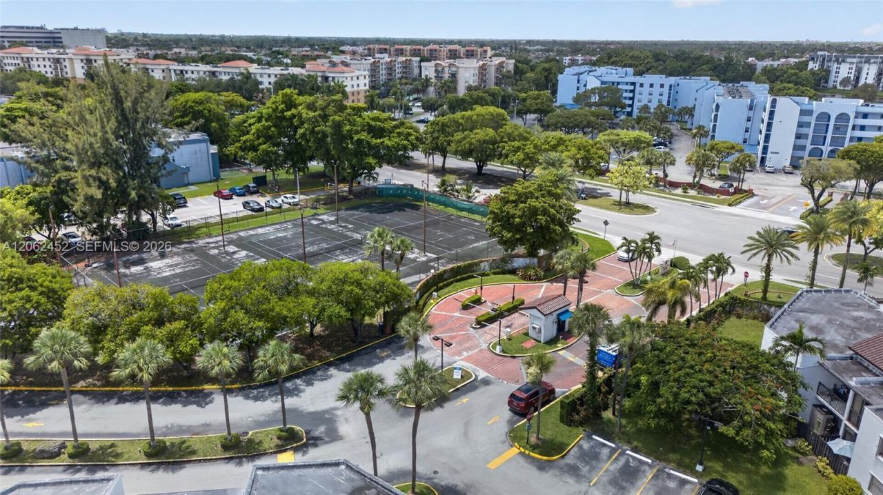 9429 Fontainebleau Blvd, Unit 201-33, Miami, FL 33172 Photo