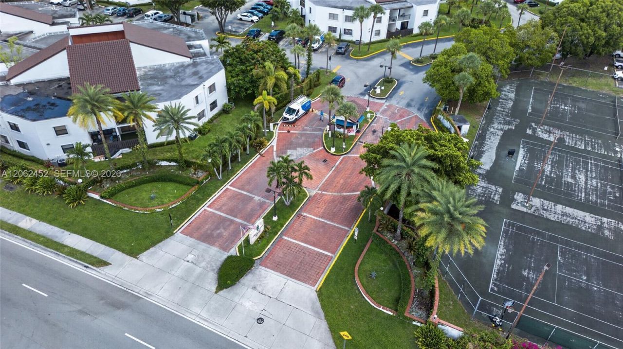 9429 Fontainebleau Blvd, Unit 201-33, Miami, FL 33172 Photo