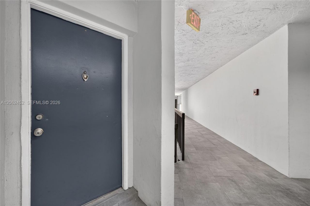 9429 Fontainebleau Blvd, Unit 201-33, Miami, FL 33172 Photo