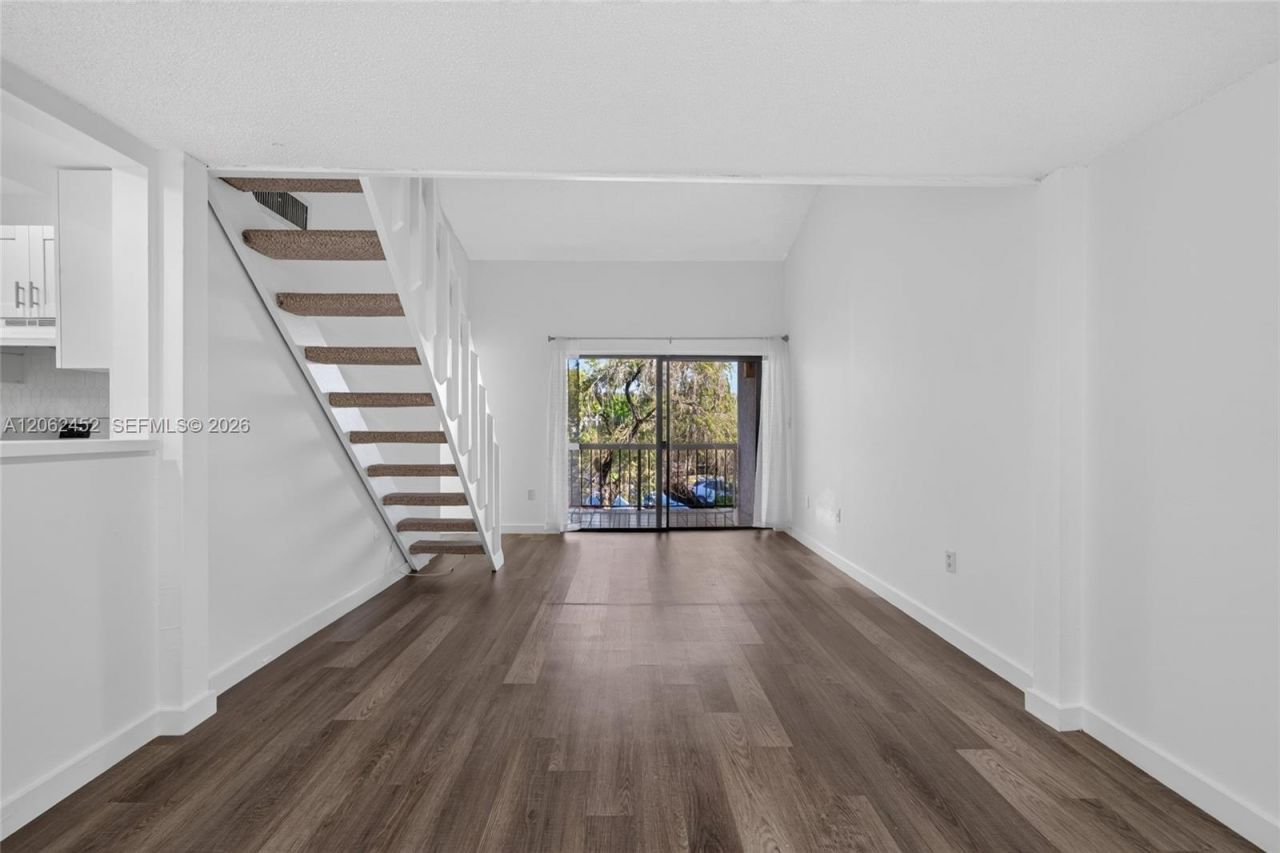 9429 Fontainebleau Blvd, Unit 201-33, Miami, FL 33172 Photo