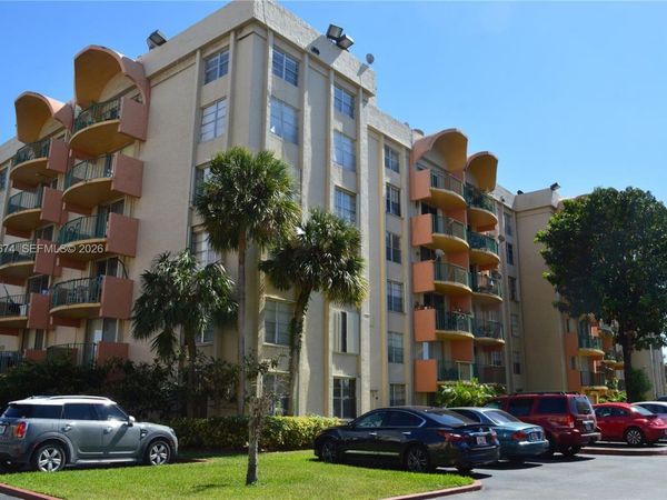 9320 Fontainebleau Blvd , Unit 609, Miami, FL 33172