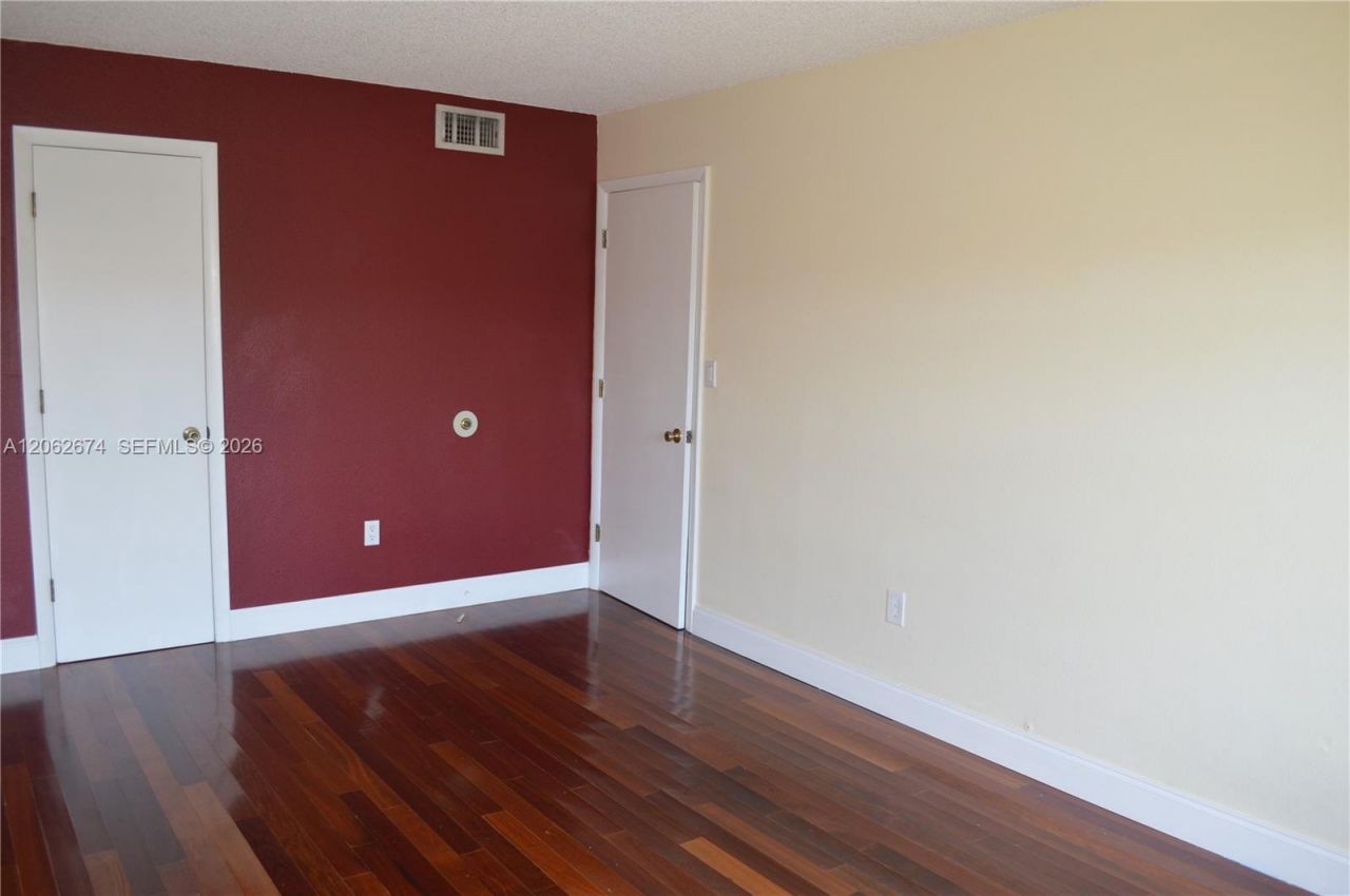 9320 Fontainebleau Blvd, Unit 609, Miami, FL 33172 Photo
