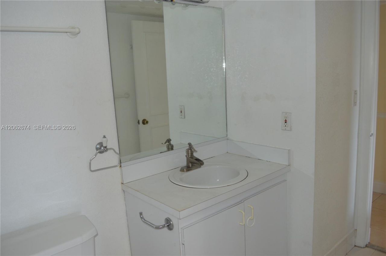 9320 Fontainebleau Blvd, Unit 609, Miami, FL 33172 Photo