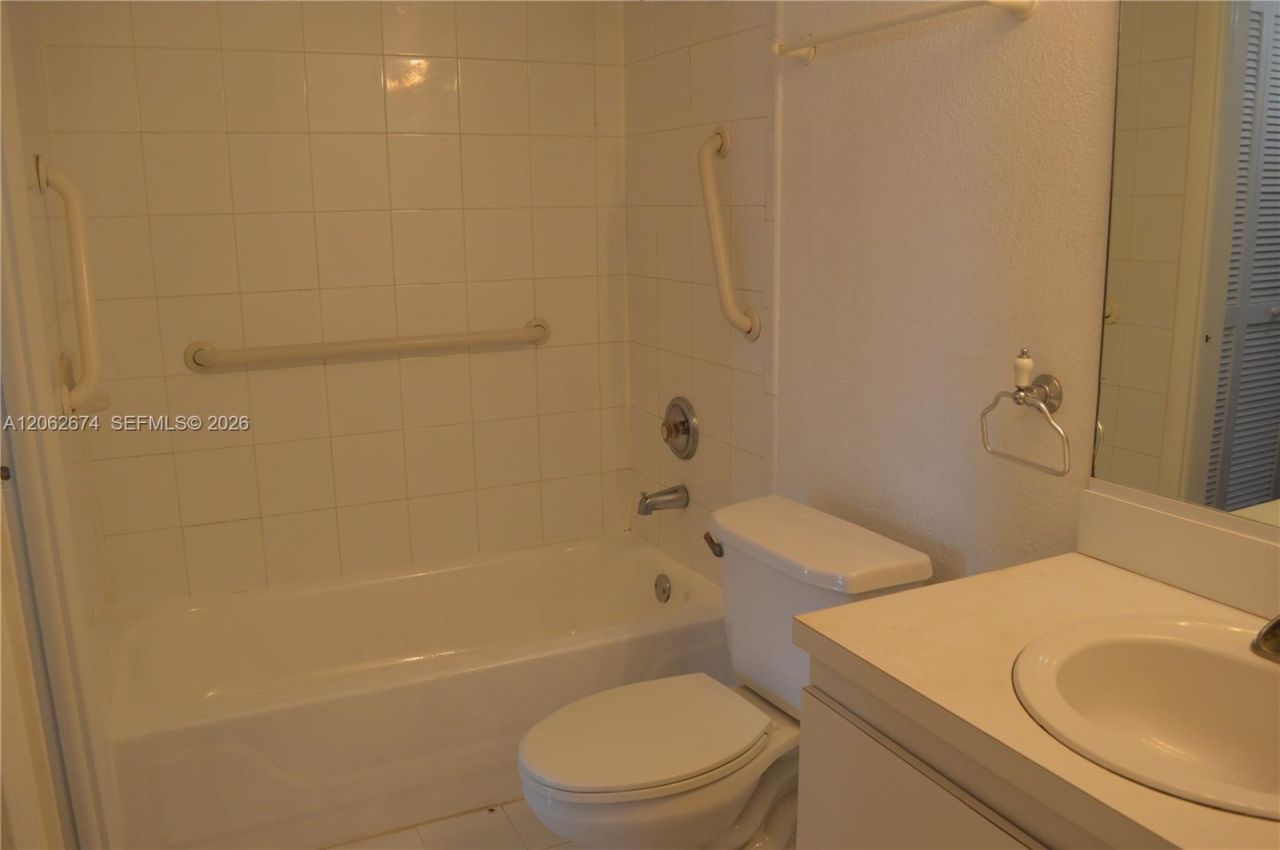 9320 Fontainebleau Blvd, Unit 609, Miami, FL 33172 Photo