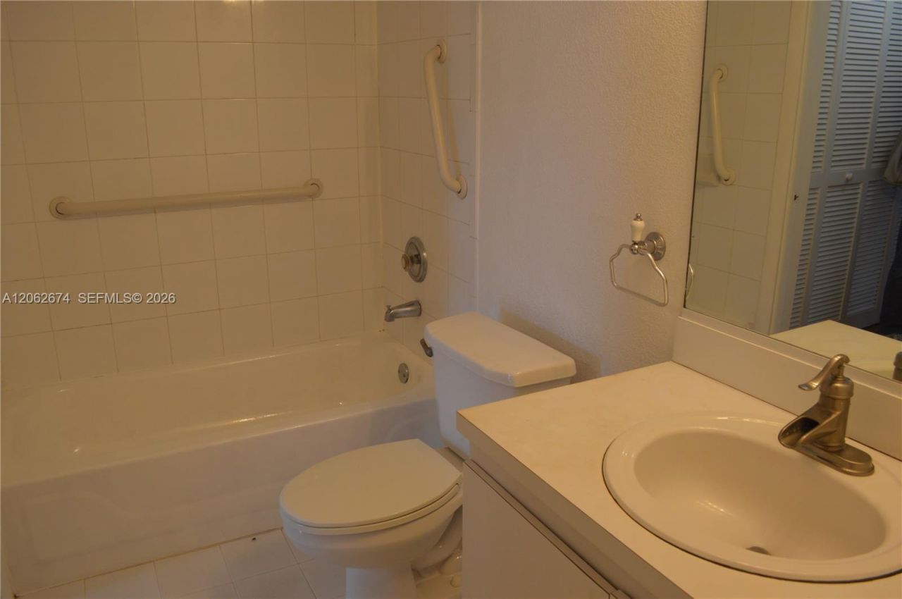 9320 Fontainebleau Blvd, Unit 609, Miami, FL 33172 Photo