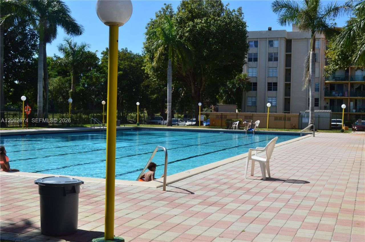 9320 Fontainebleau Blvd, Unit 609, Miami, FL 33172 Photo