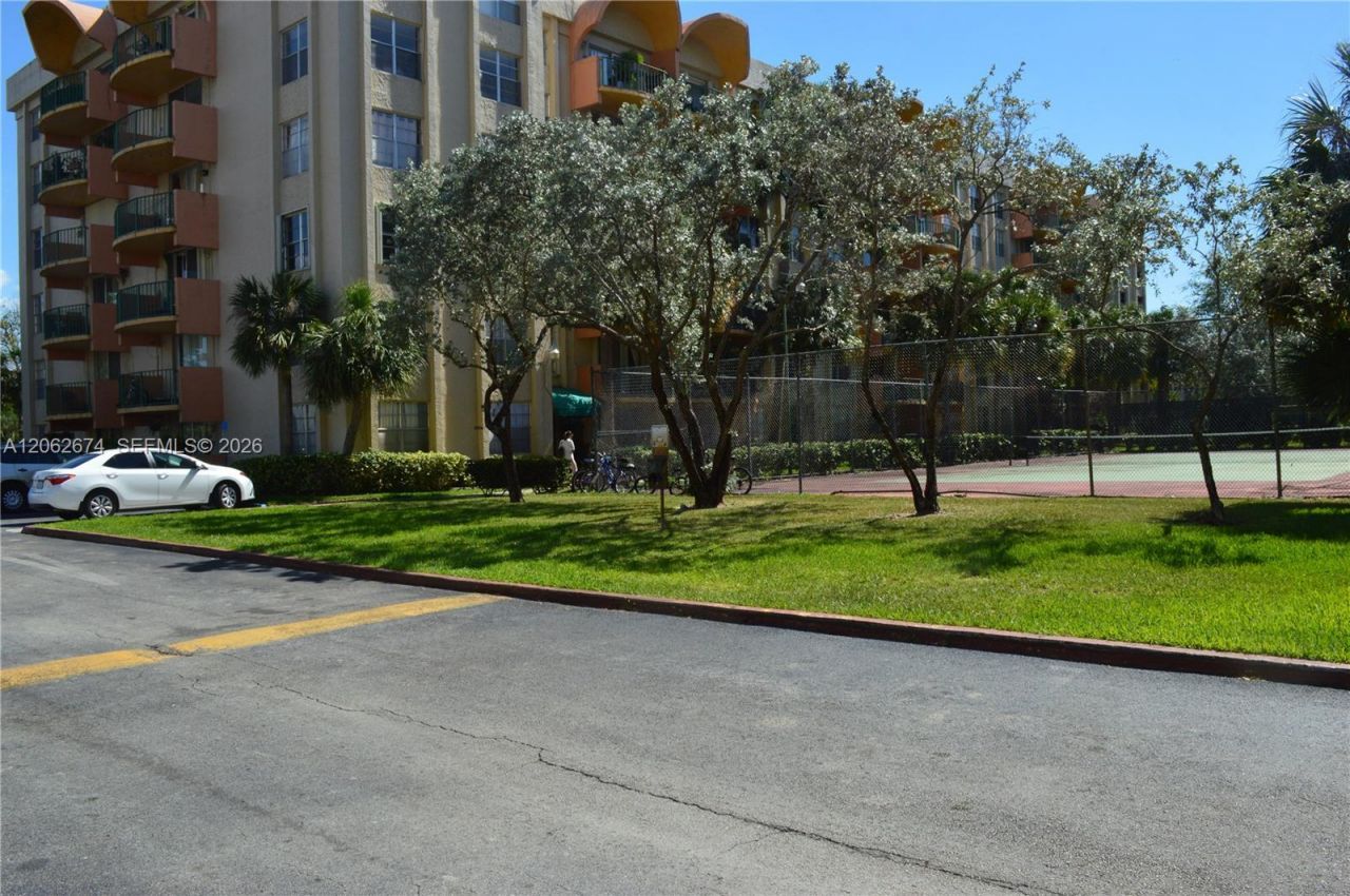 9320 Fontainebleau Blvd, Unit 609, Miami, FL 33172 Photo