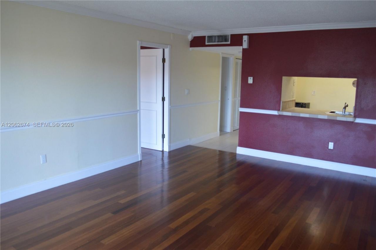 9320 Fontainebleau Blvd, Unit 609, Miami, FL 33172 Photo