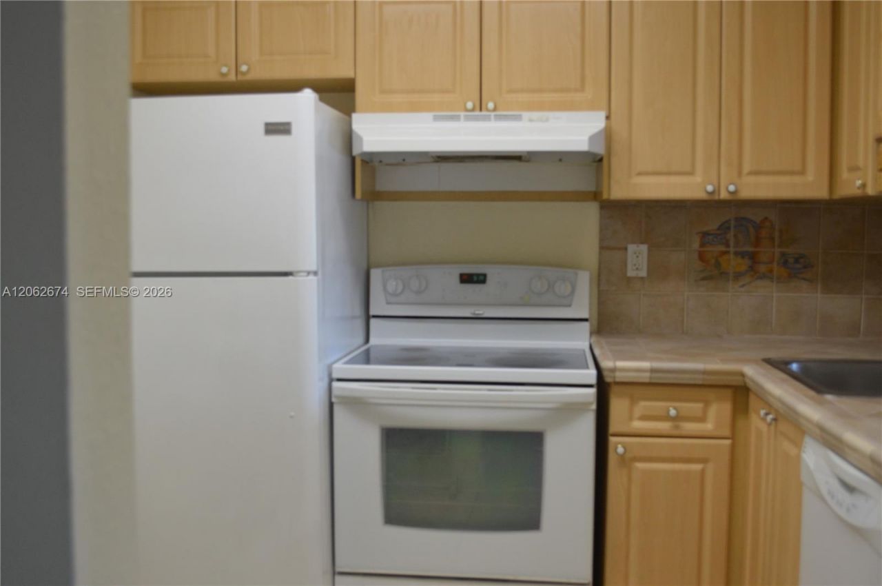 9320 Fontainebleau Blvd, Unit 609, Miami, FL 33172 Photo