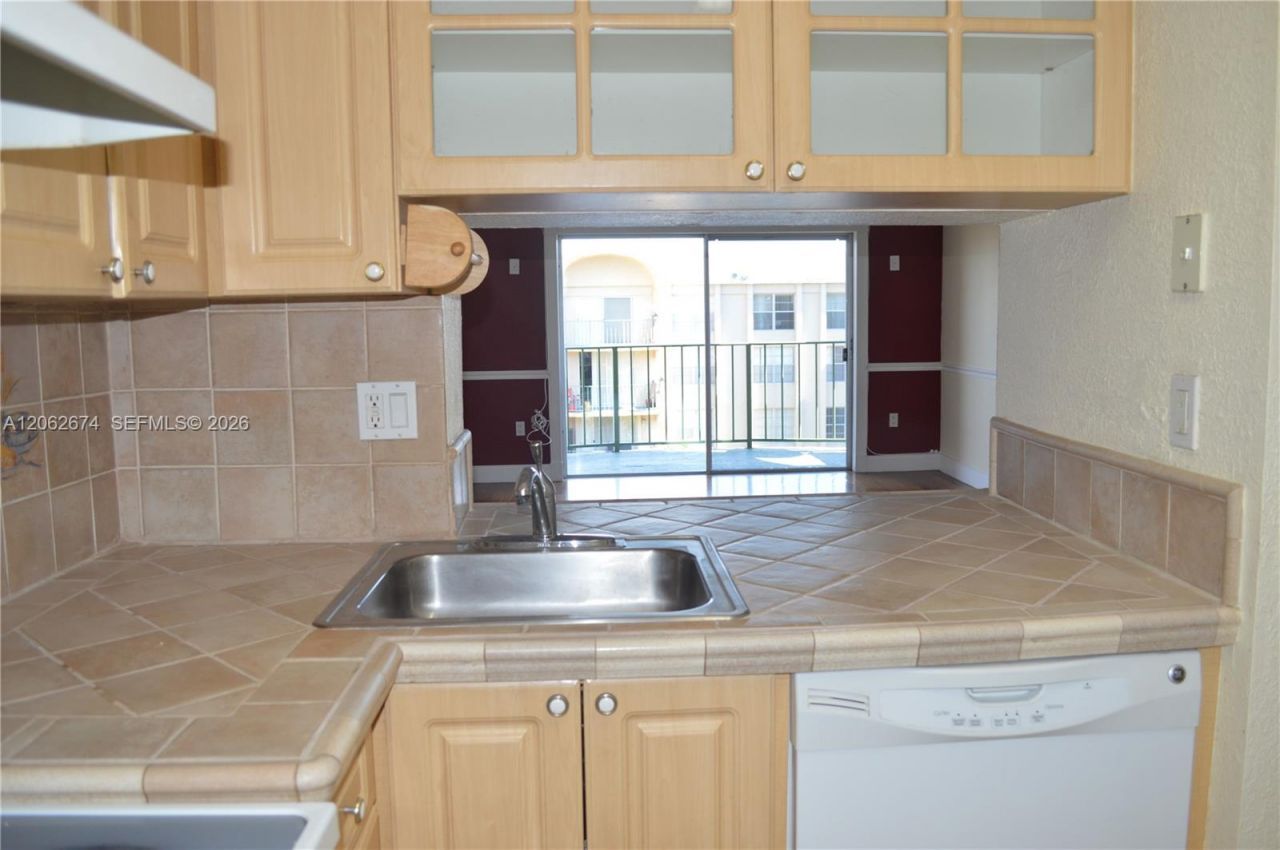 9320 Fontainebleau Blvd, Unit 609, Miami, FL 33172 Photo