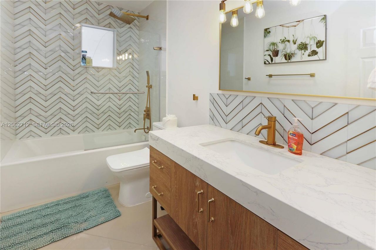 1102 N 13th Ave , Hollywood, FL 33019 Photo