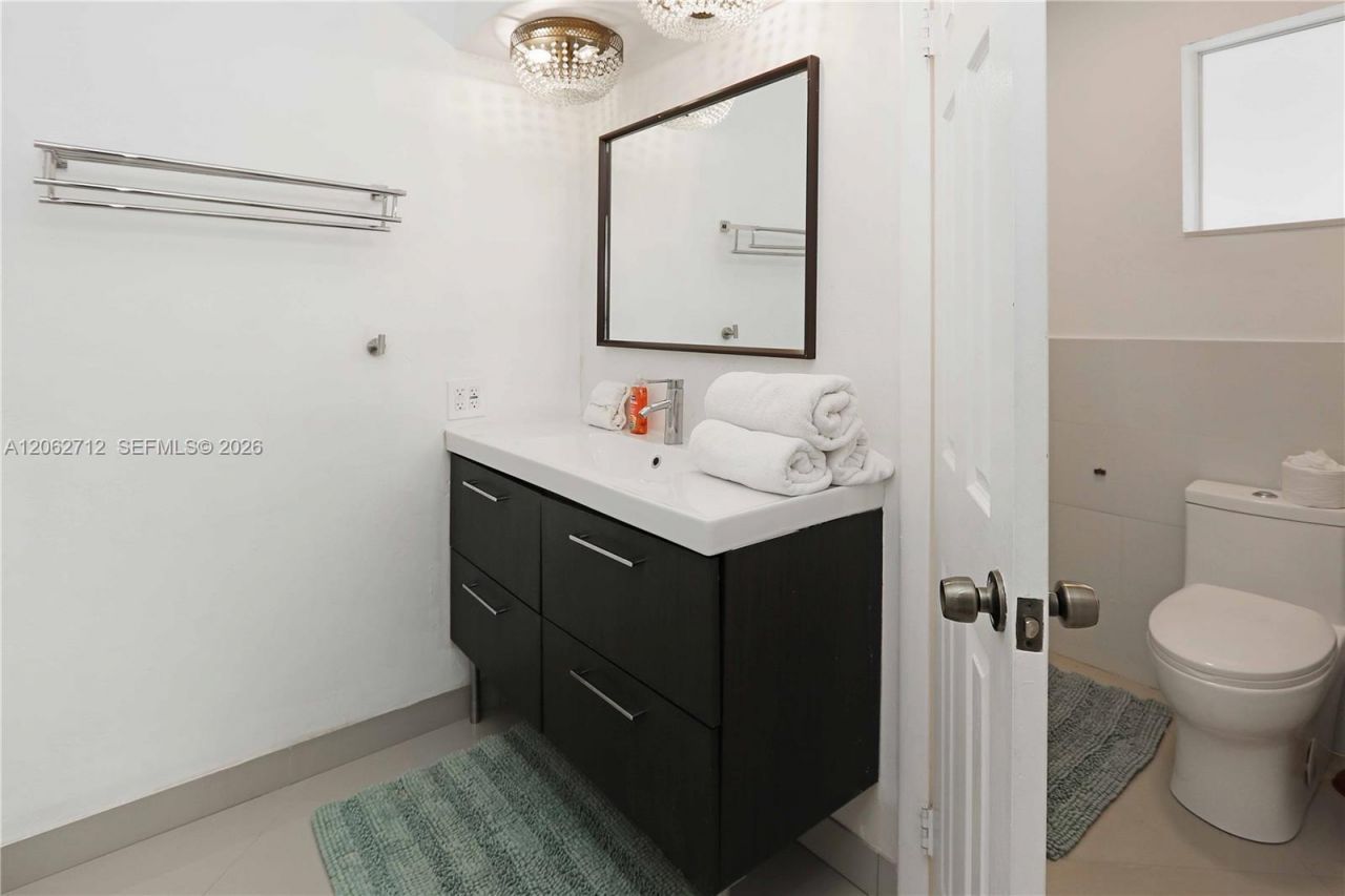 1102 N 13th Ave , Hollywood, FL 33019 Photo