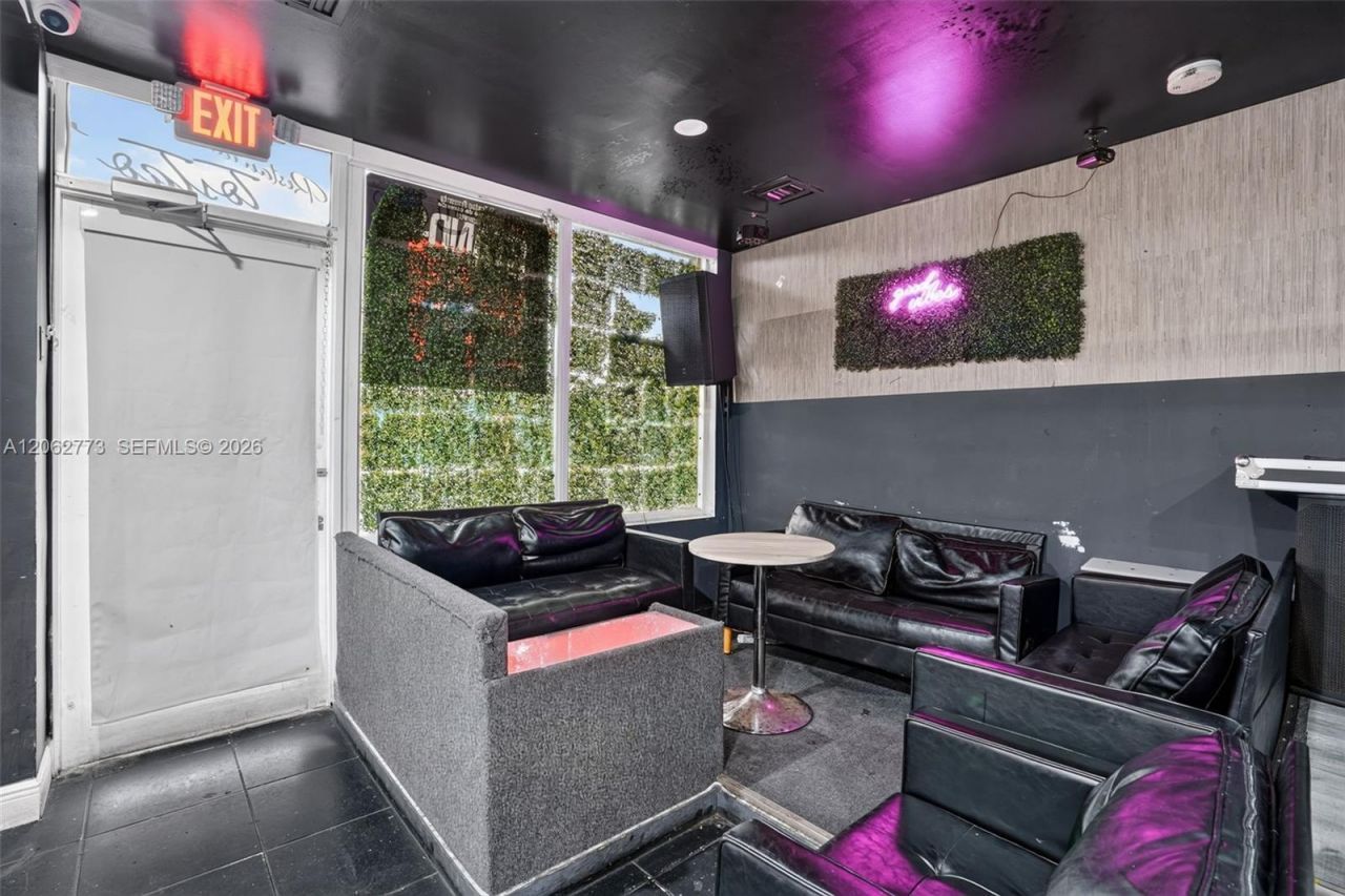 Cafeteria & Sports Bar For Sale In Hialeah , Hialeah, FL 33010 Photo