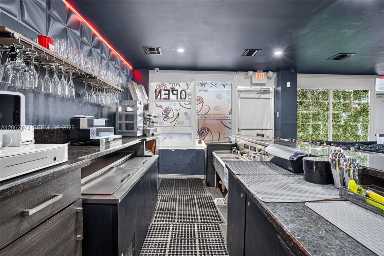 Cafeteria & Sports Bar For Sale In Hialeah , Hialeah, FL 33010 Photo