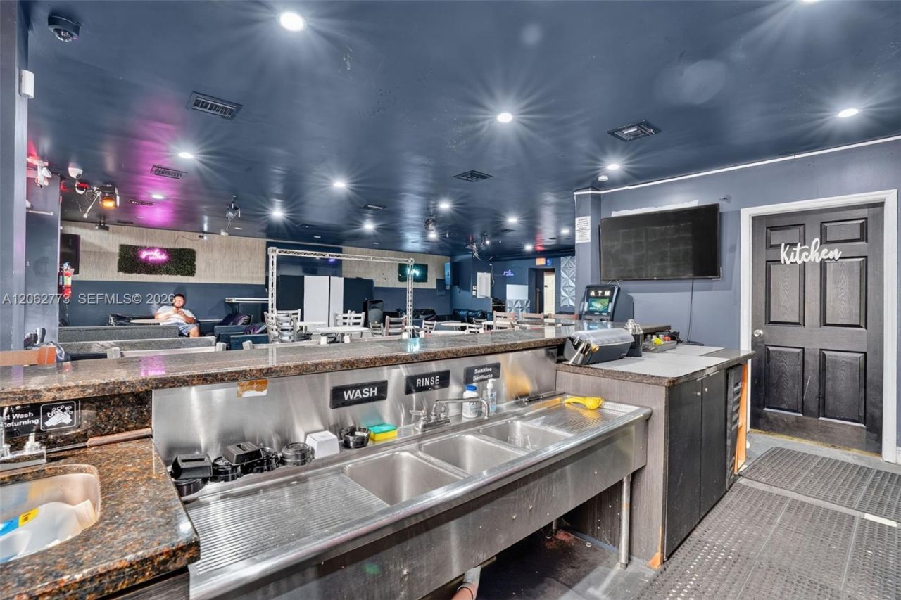 Cafeteria & Sports Bar For Sale In Hialeah , Hialeah, FL 33010 Photo
