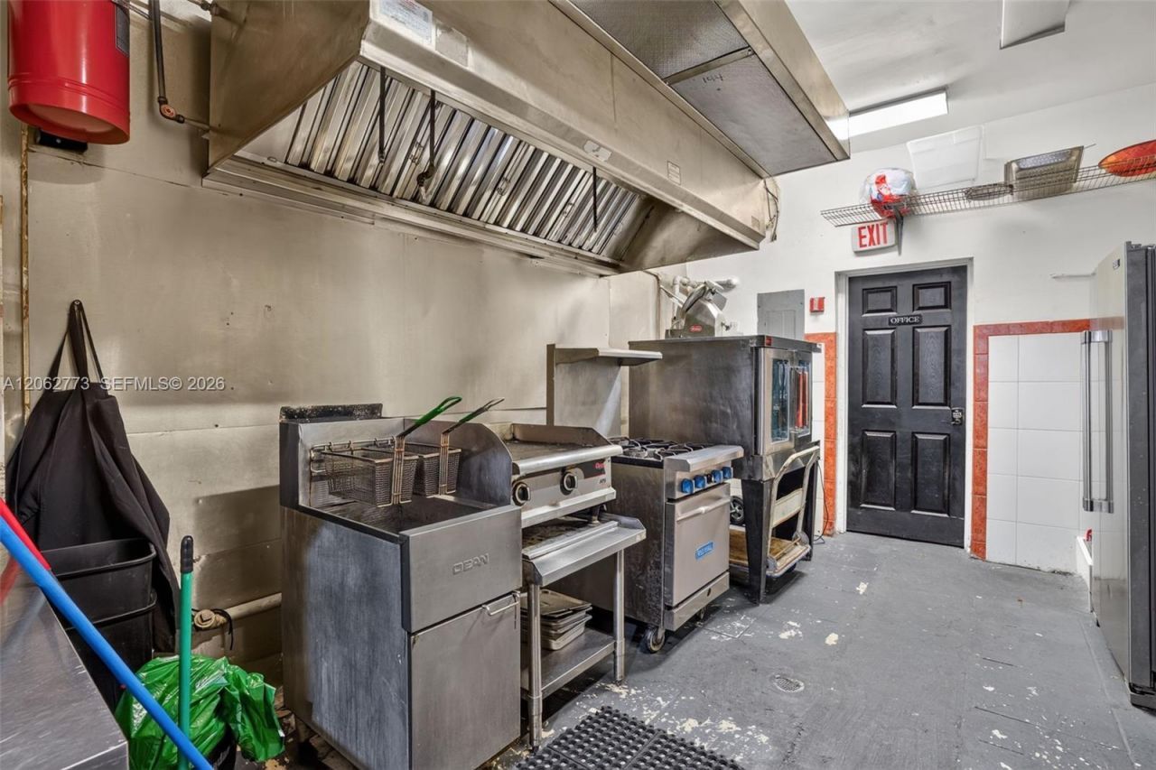 Cafeteria & Sports Bar For Sale In Hialeah , Hialeah, FL 33010 Photo