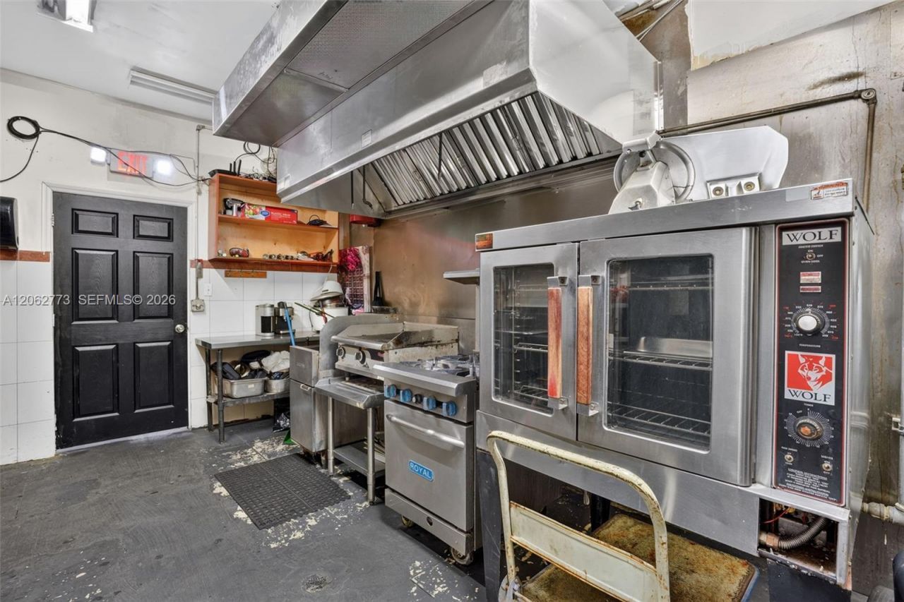 Cafeteria & Sports Bar For Sale In Hialeah , Hialeah, FL 33010 Photo
