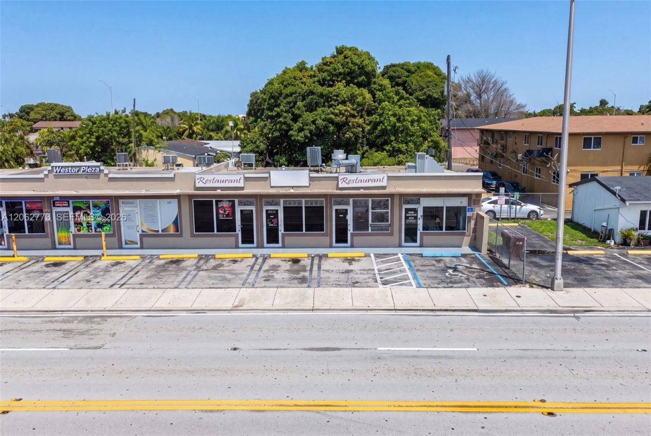 Cafeteria & Sports Bar For Sale In Hialeah , Hialeah, FL 33010 Photo