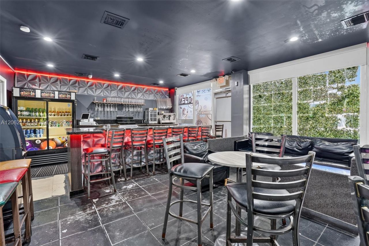 Cafeteria & Sports Bar For Sale In Hialeah , Hialeah, FL 33010 Photo