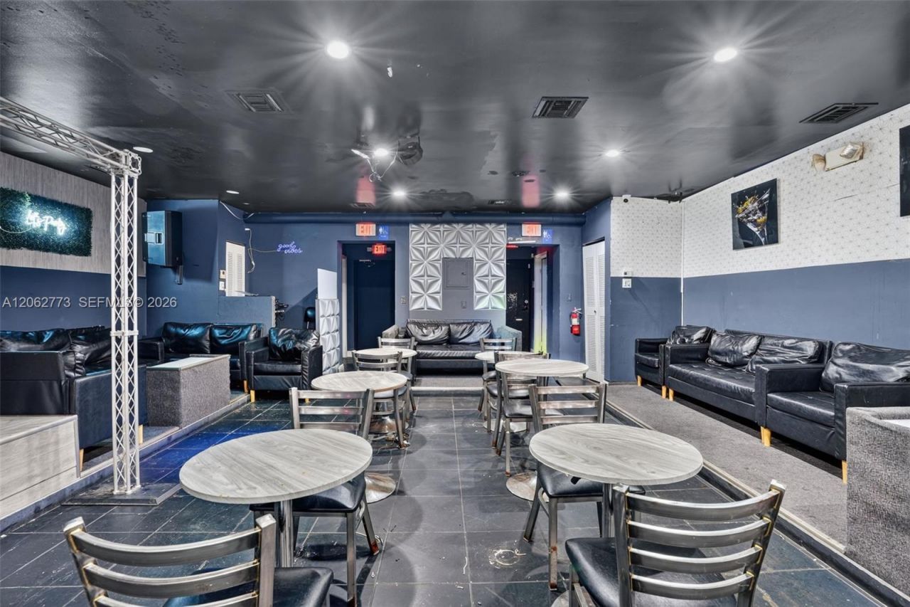 Cafeteria & Sports Bar For Sale In Hialeah , Hialeah, FL 33010 Photo