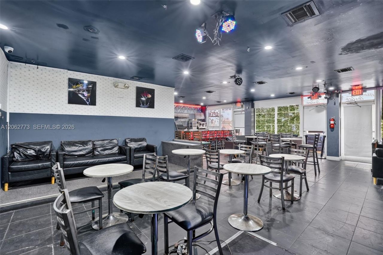 Cafeteria & Sports Bar For Sale In Hialeah , Hialeah, FL 33010 Photo