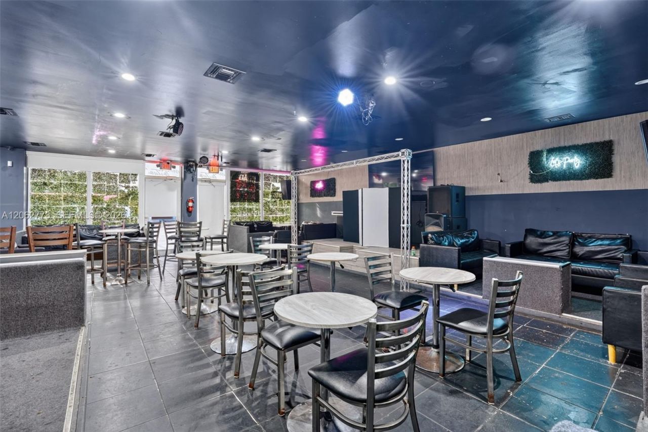 Cafeteria & Sports Bar For Sale In Hialeah , Hialeah, FL 33010 Photo