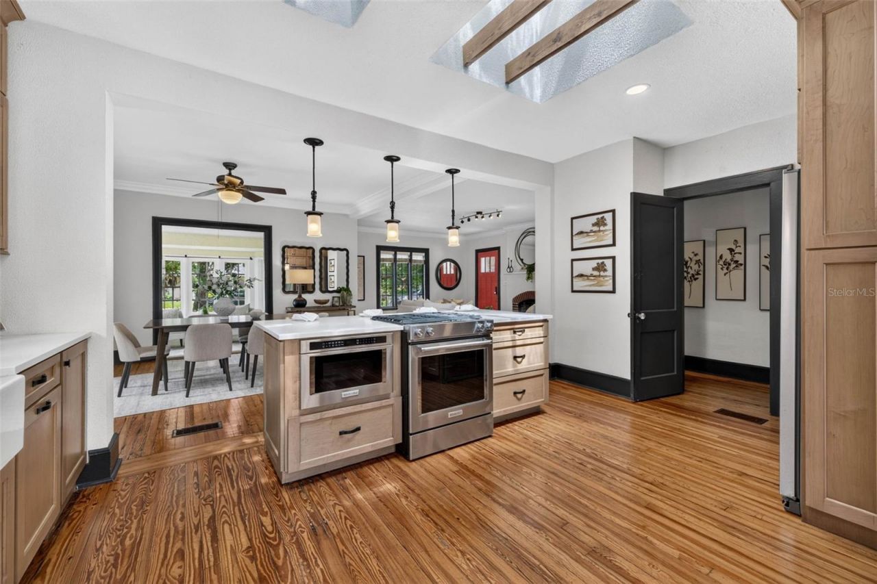 1110 Jungle Avenue N, Saint Petersburg, FL 33710 Photo
