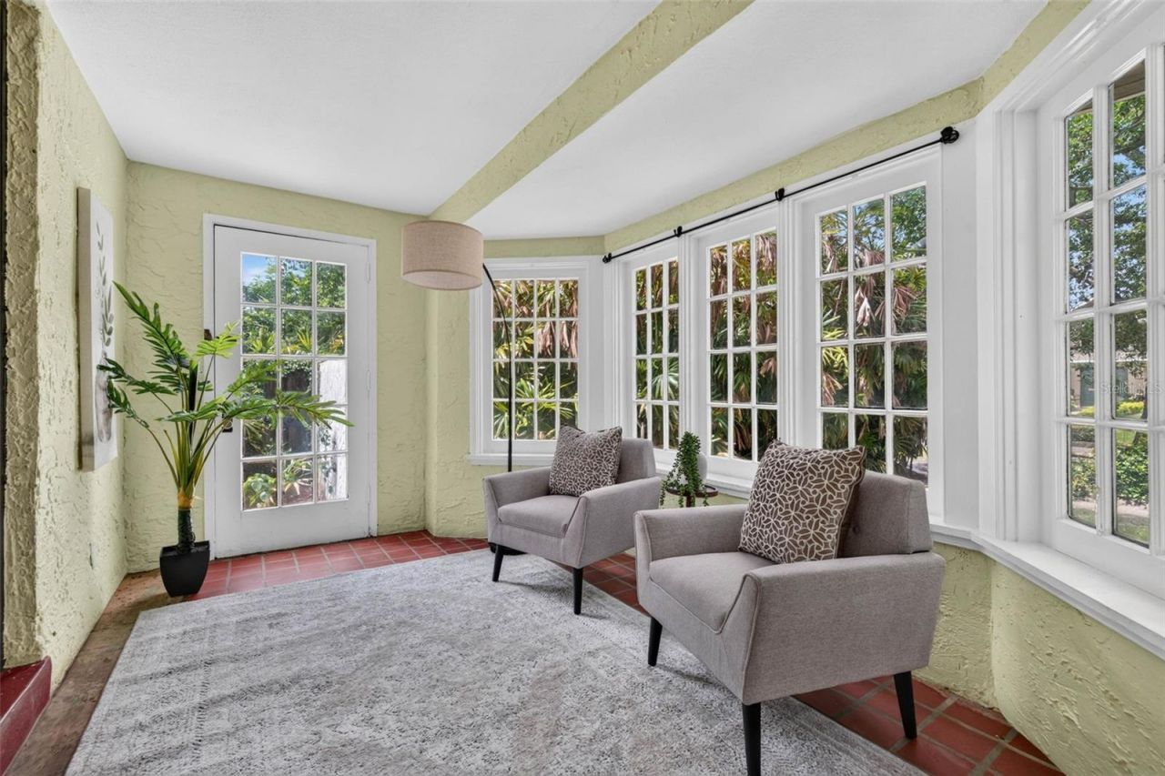 1110 Jungle Avenue N, Saint Petersburg, FL 33710 Photo