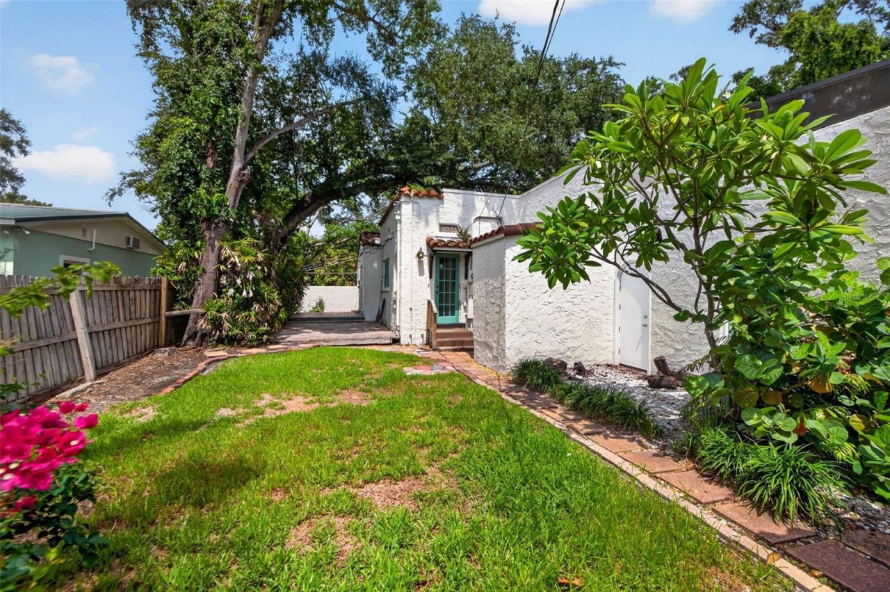 1110 Jungle Avenue N, Saint Petersburg, FL 33710 Photo