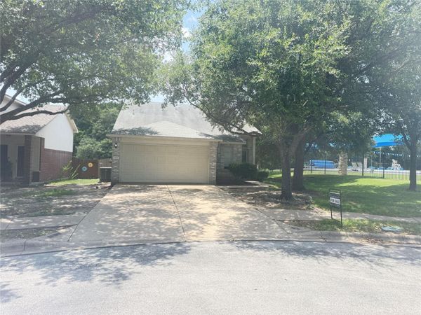 902 Moser River DR , Leander, TX 78641