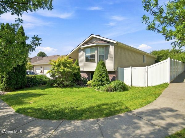 8220 N Salmonberry LOOP, Hayden, ID 83835