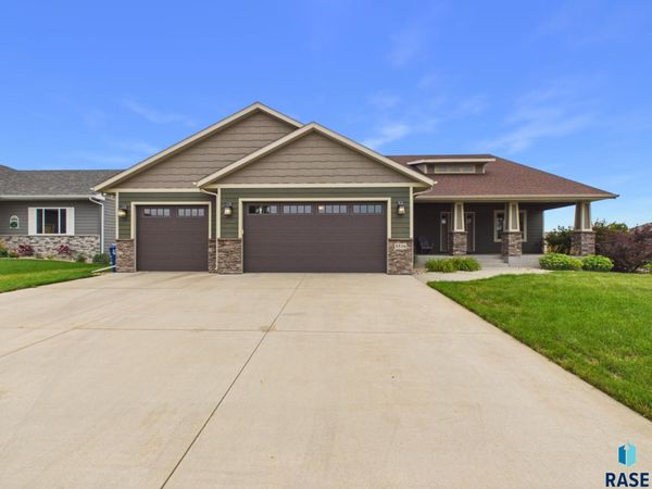 5516 S Sirocco Ave, Sioux Falls, SD 57108