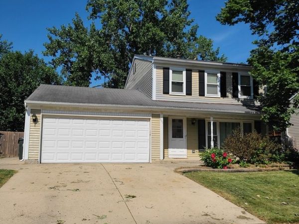696 Shining Water Drive , Carol Stream, IL 60188