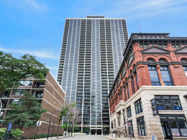 1560 N Sandburg Terrace , Unit 1905J, Chicago, IL 60610