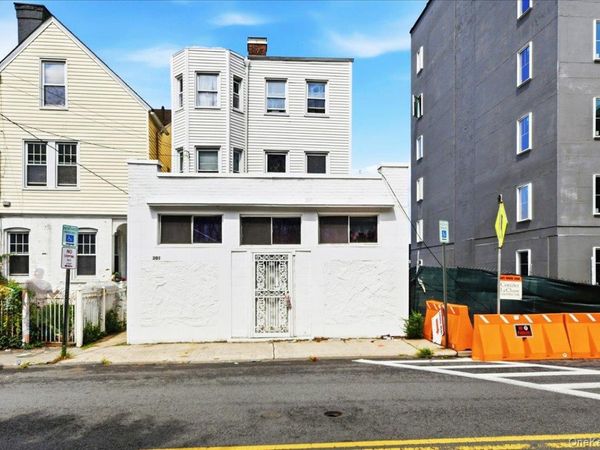 301 Warburton Avenue, Unit 1, Yonkers, NY 10701