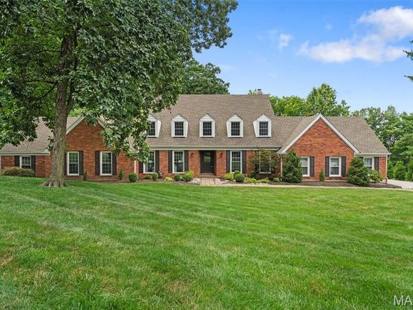 901 Mason Wood Drive, St Louis, MO 63141