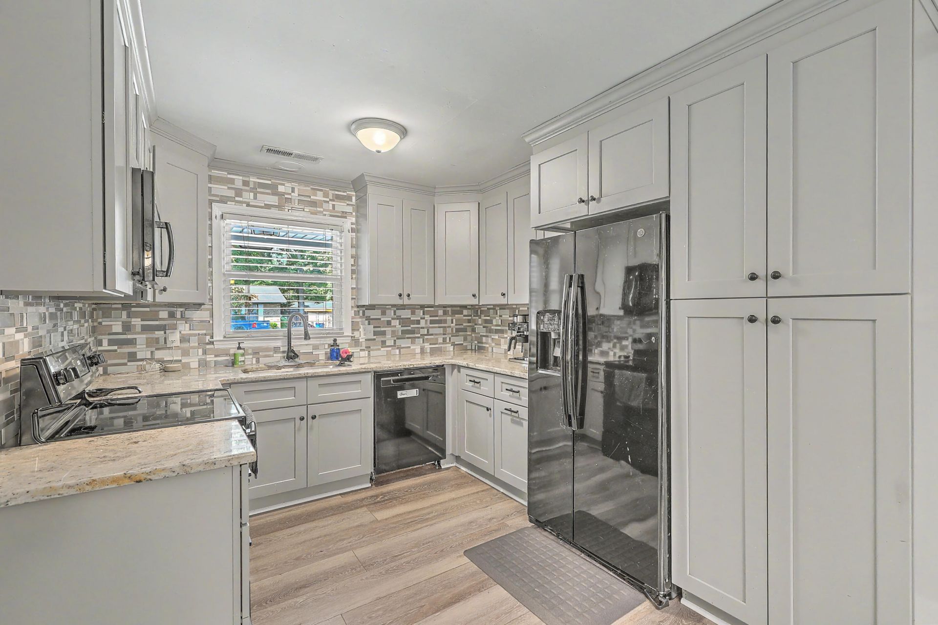 221 Judith Drive Photo 10