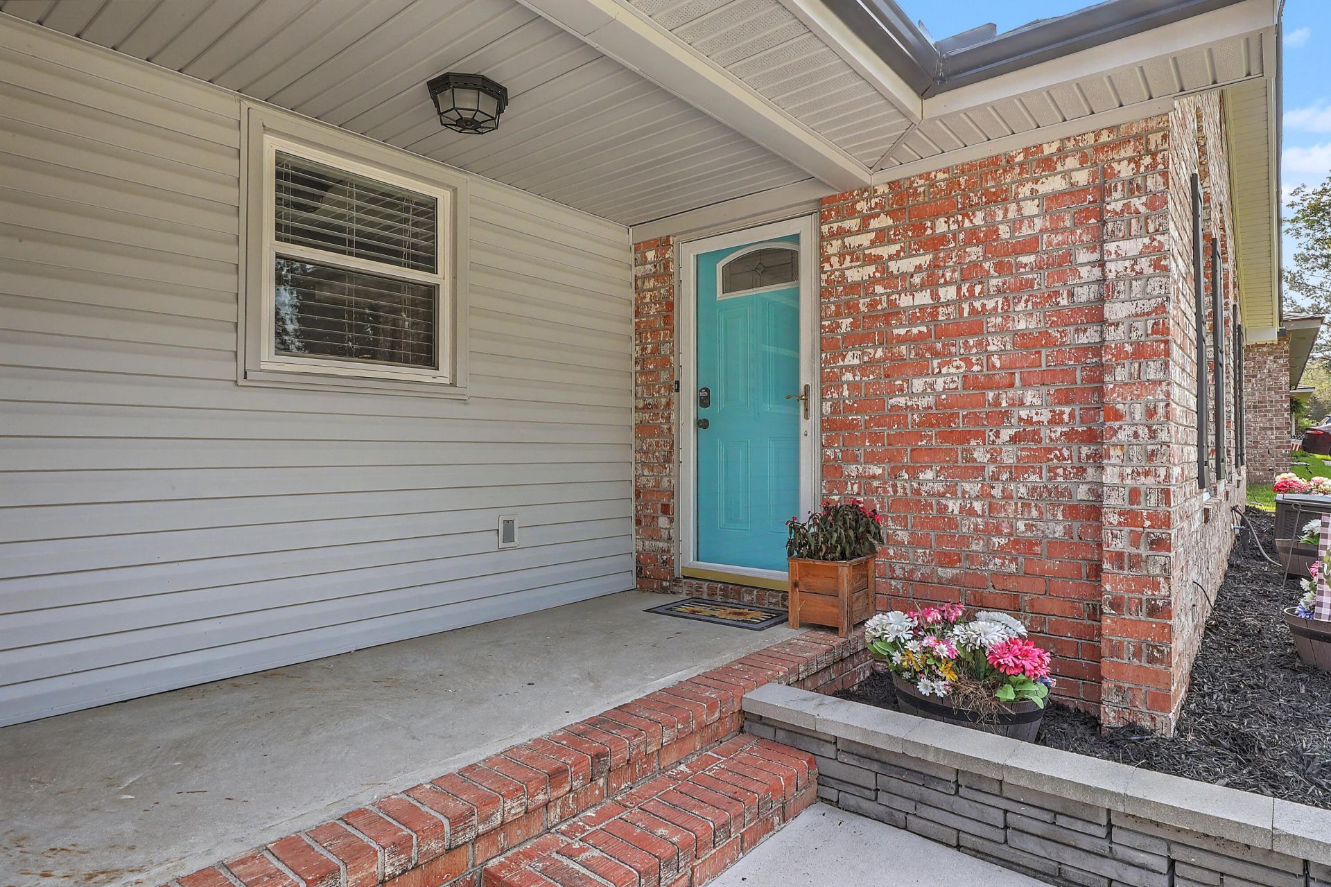 221 Judith Drive Photo 4