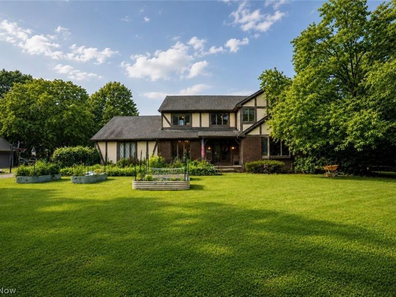 2458 Cedarwood Road, Pepper Pike, OH 44124 Photo 1