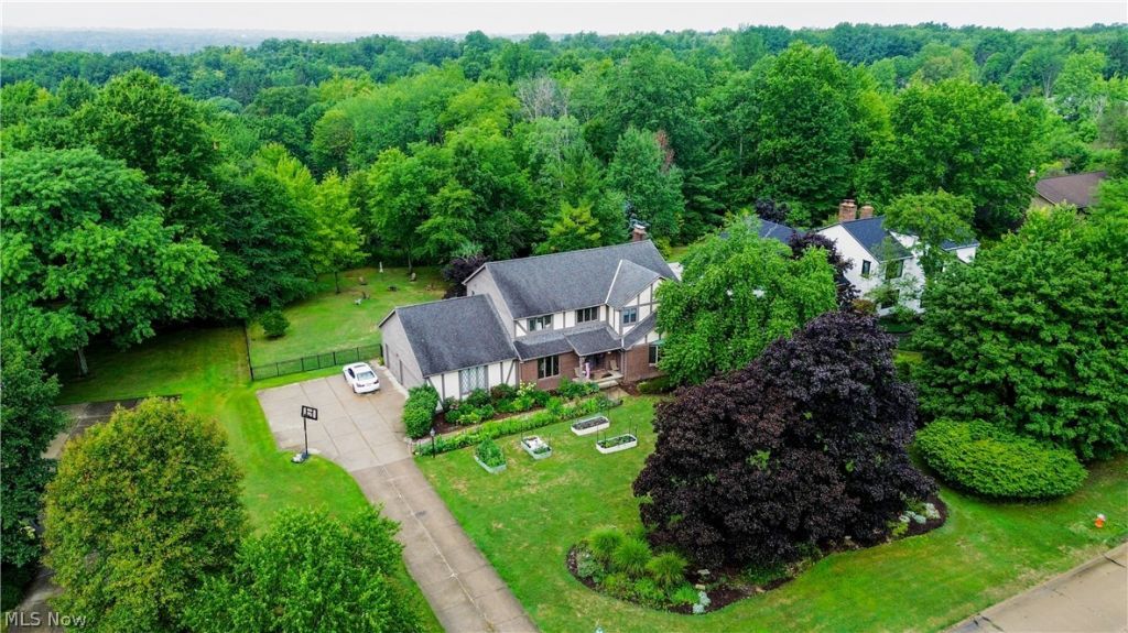 2458 Cedarwood Road , Pepper Pike, OH 44124 Main Photo
