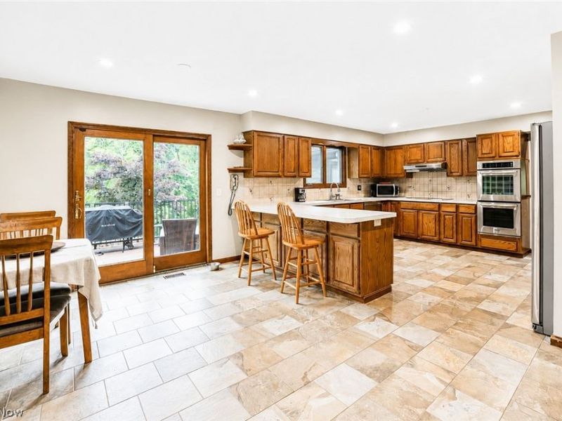 2458 Cedarwood Road, Pepper Pike, OH 44124 Photo 12