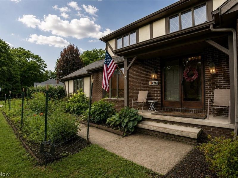 2458 Cedarwood Road, Pepper Pike, OH 44124 Photo 3