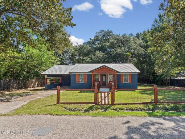 1808 Center Street, Leakesville, MS 39451