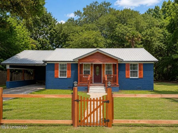 1808 Center Street, Leakesville, MS 39451