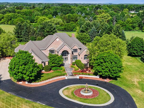 3277 N Canterbury Ln, Summit, WI 53066
