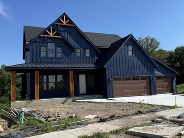 3741 Brookside Drive , Chaska, MN 55367