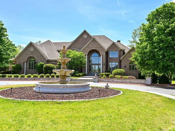 3277 N Canterbury LANE, Oconomowoc, WI 53066