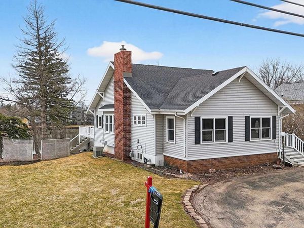 1721 W MAIN STREET, Little Chute, WI 54140
