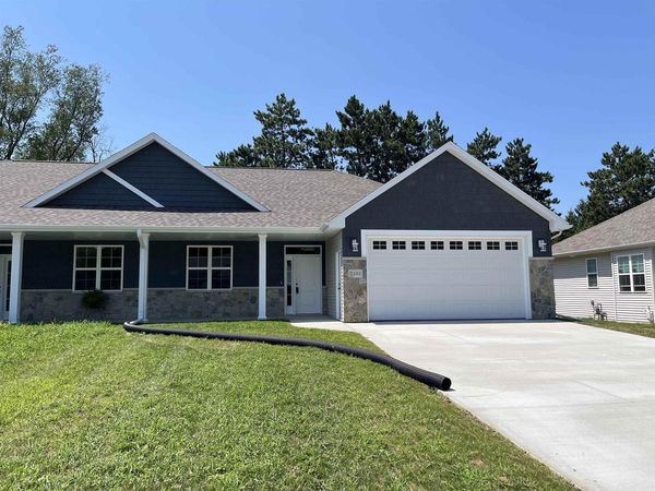 2103 ABBEY ROAD, New London, WI 54961